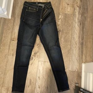 Gap classic dark denim skinny jeans - 28r